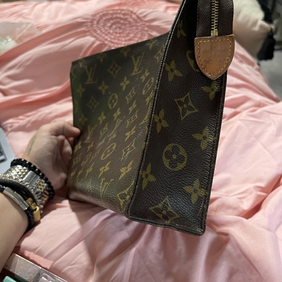 Louis Vuitton 100 authentic large  cosmetic pouch - Picture 5 of 9